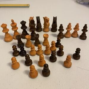 Vintage 80s Hand Made Carved 32 Pieces Wooden Chess Set w/Box Brown& Clay Color